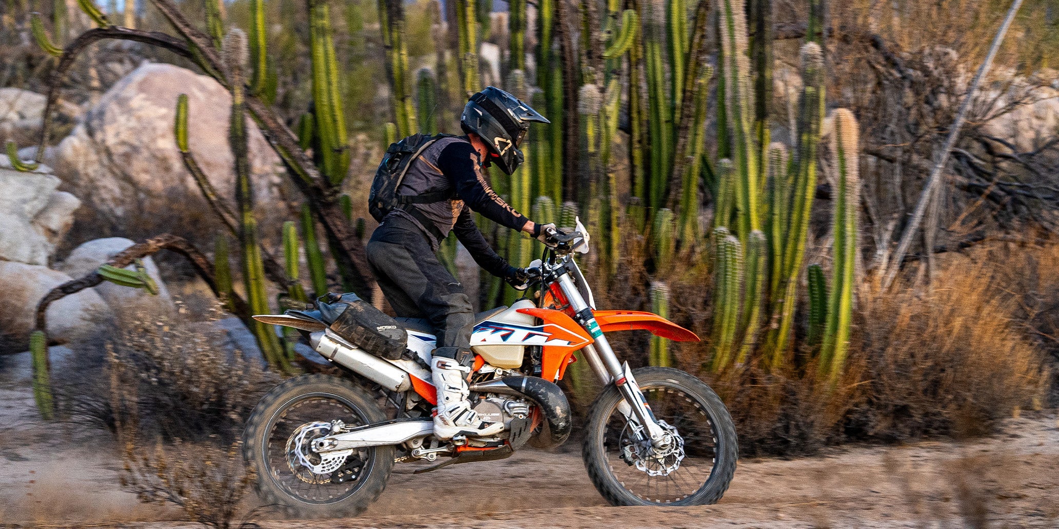 Reckless 10L v2 Motorcycle Luggage System | Mosko Moto - Mosko Moto EU